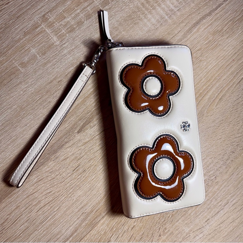 # 79 Tory Burch Emerson Floral Continental Wallet/Wristlet .